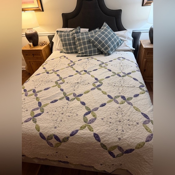 Vintage Other - Elegant Vintage White and Purple Cottagecore Quilt